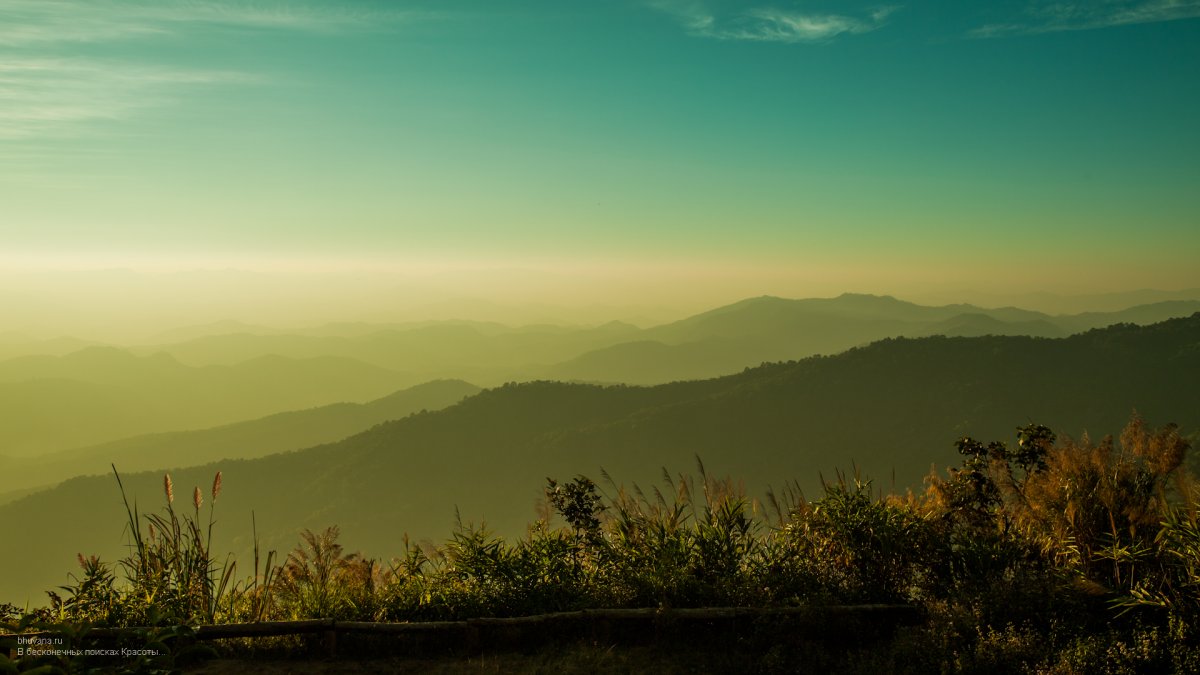 Восход солнца в горах в высоком качестве