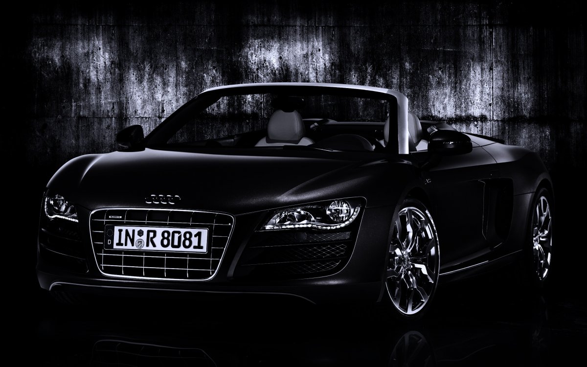 Audi на черном фоне