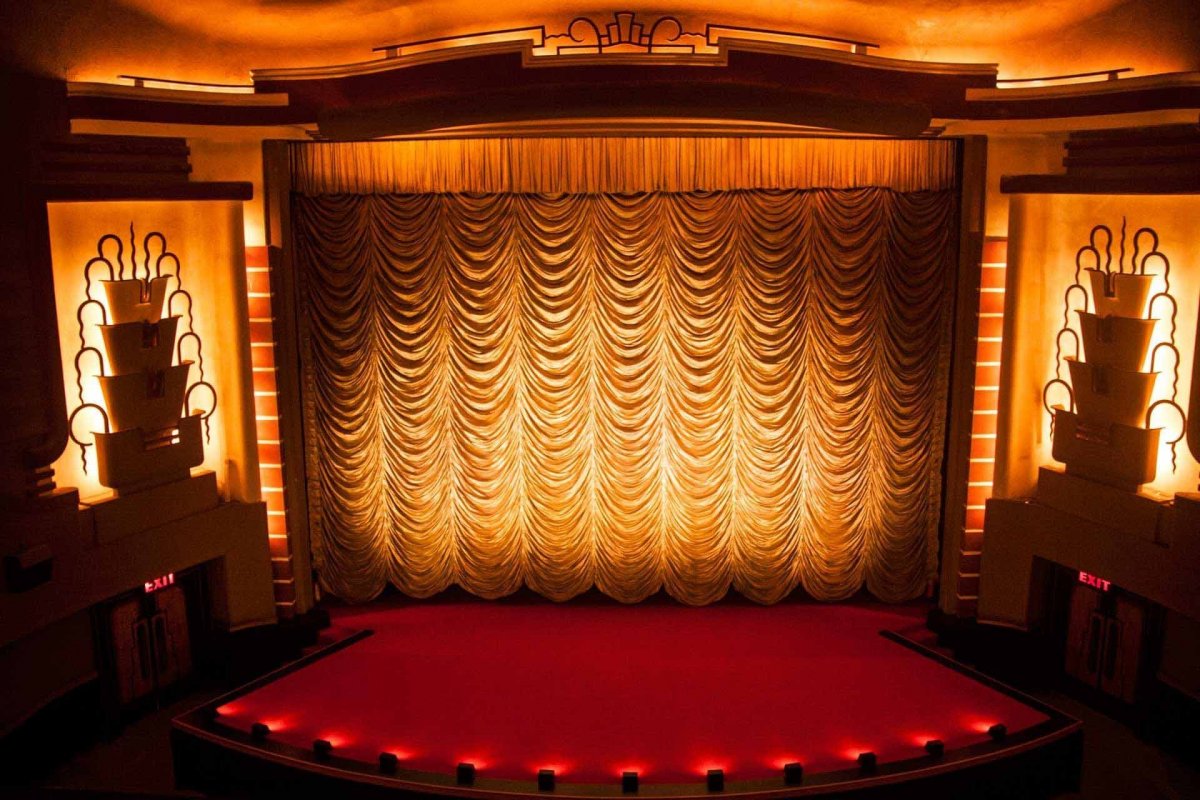 Театральный занавес