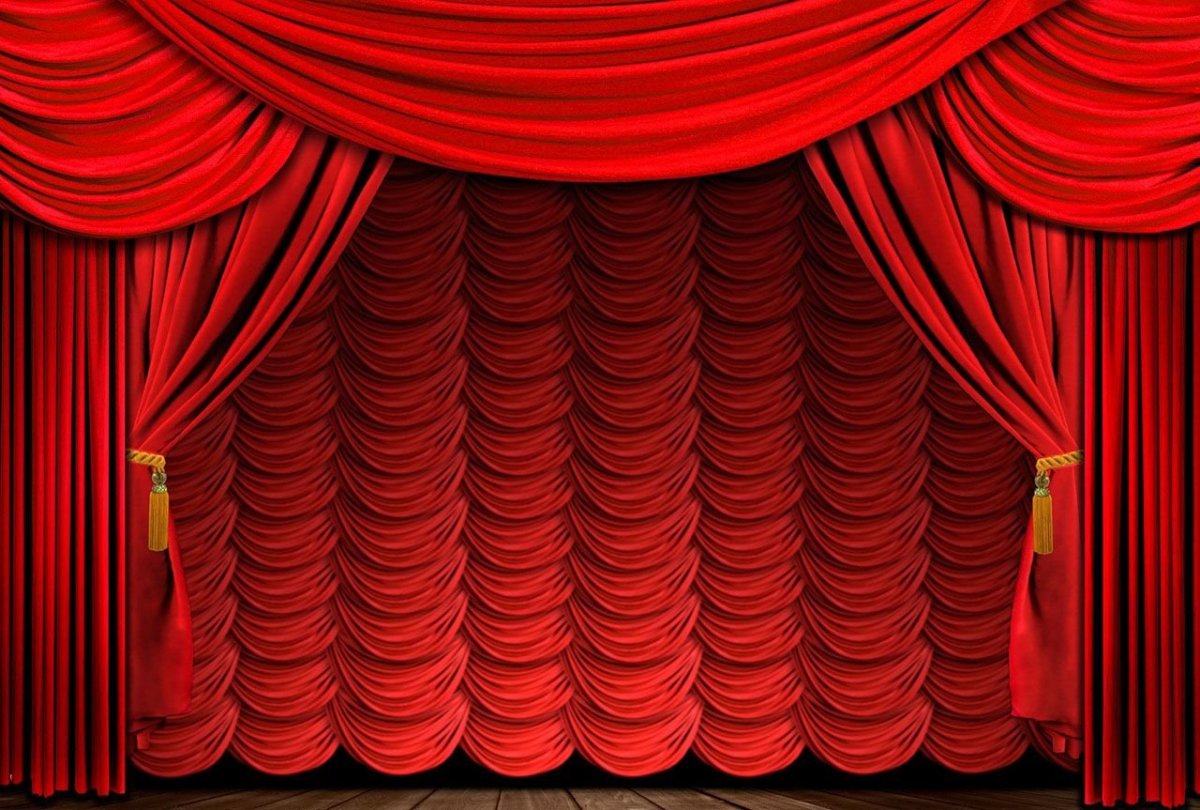 Красивый театральный занавес