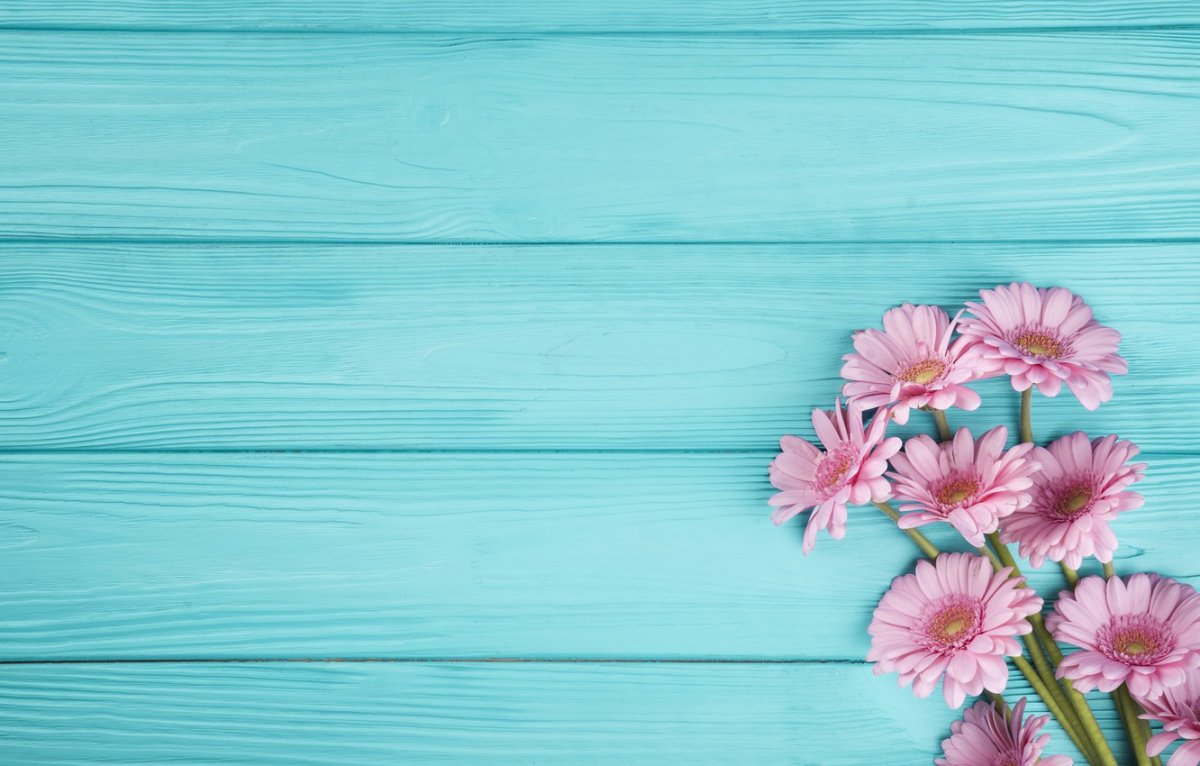 Нежно голубой