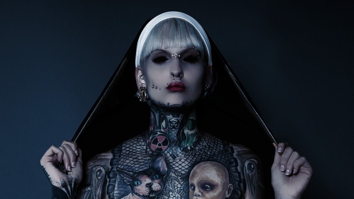 Райанн Шэйн монашка