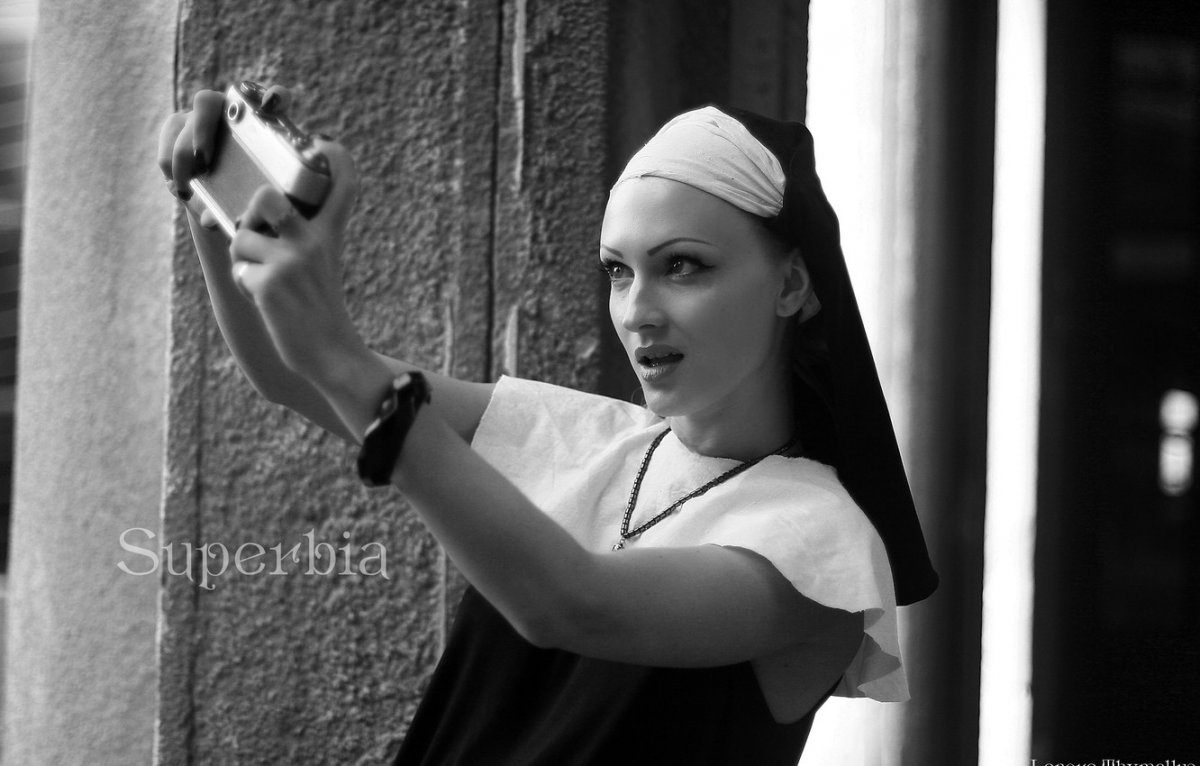 Сатаническая монахиня арт