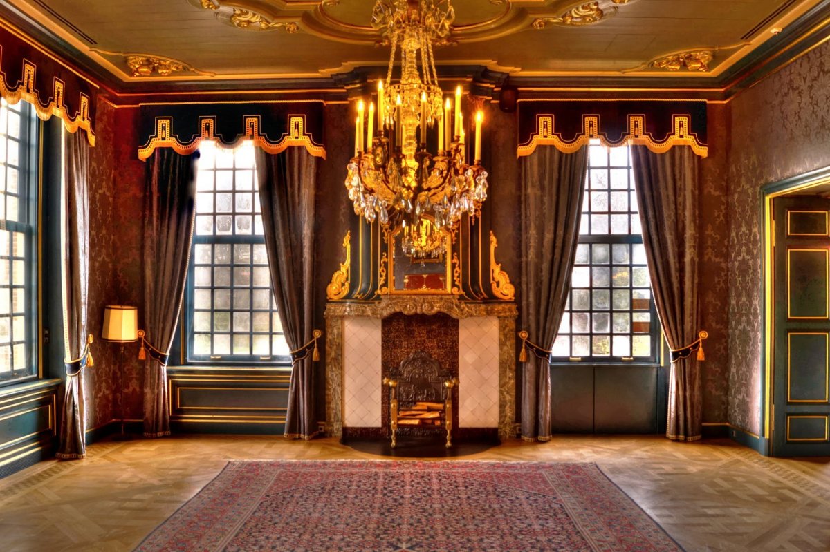 Меншиковский дворец бальный зал