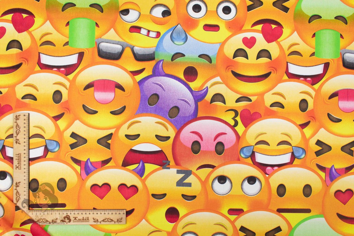 Грустные эмодзи на чёрном фоне