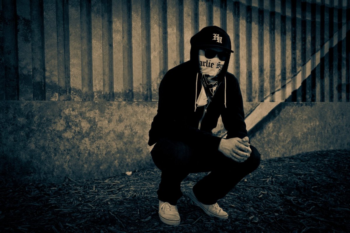 Машина в маске