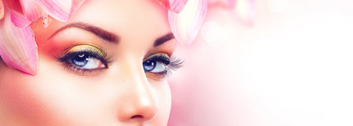 Девушка с красивыми ресницами