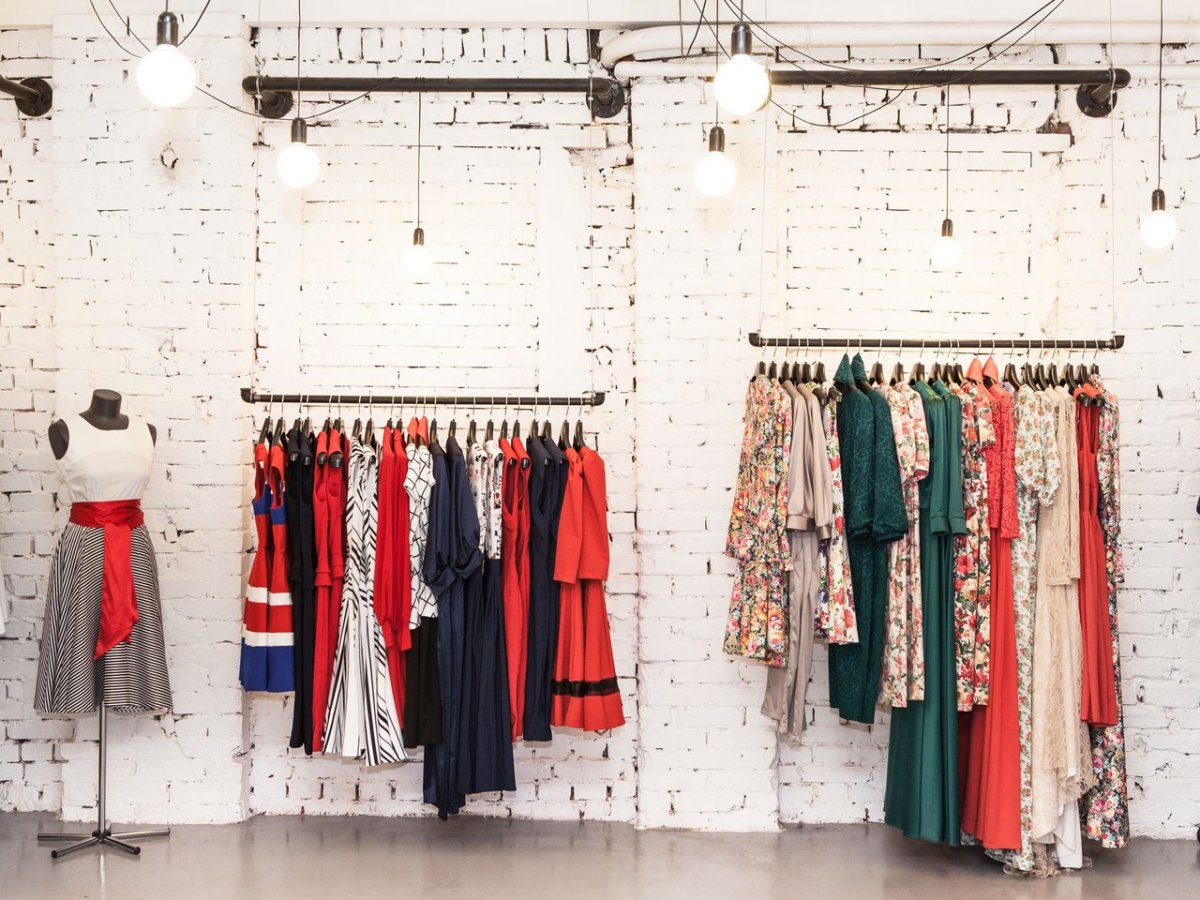 Красивый фон для магазина одежды