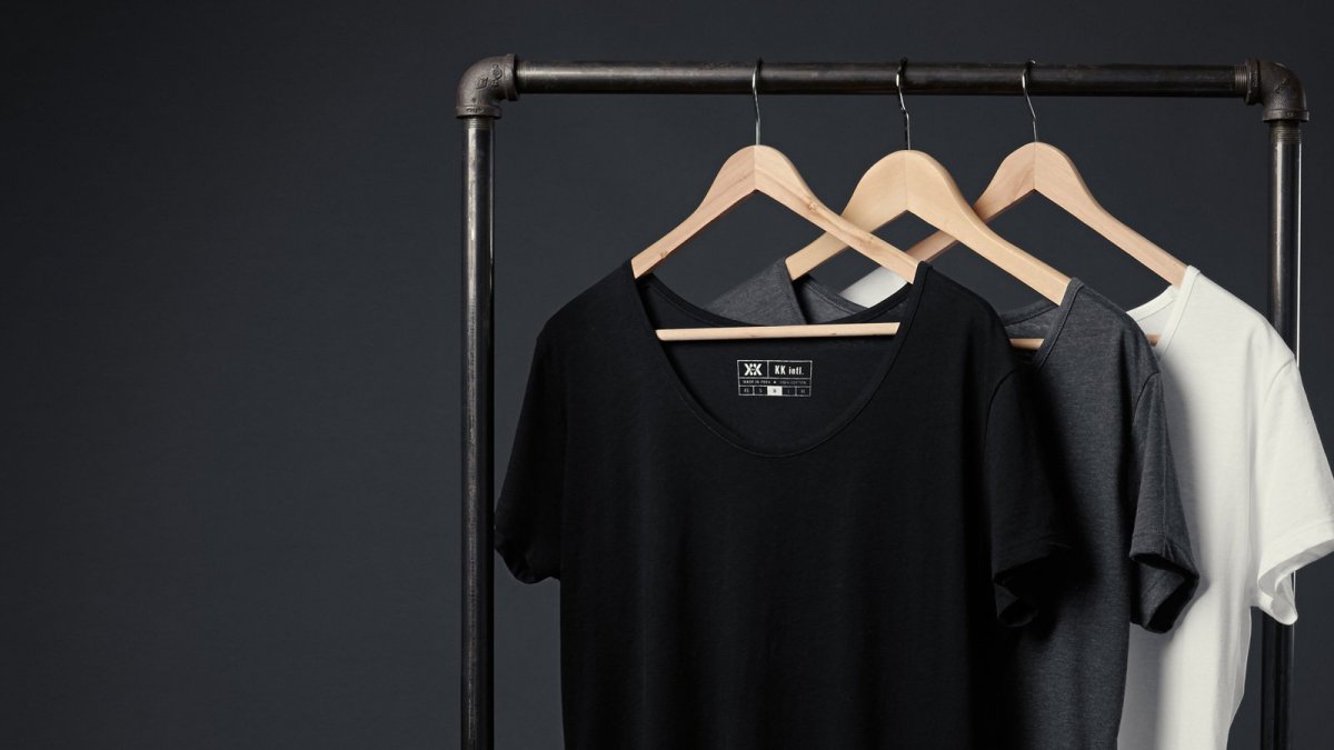 Девушка на розовом фоне