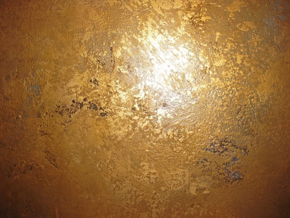 Коричневая стена