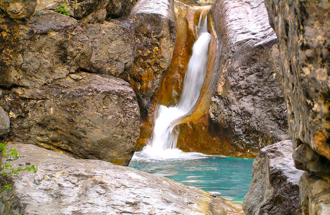 Какова высота водопада в крыму. Зеленогорье Арпатские водопады. Урочище Панагия водопад. Водопад Зеленогорье Арпат. Зеленогорье Крым водопады.