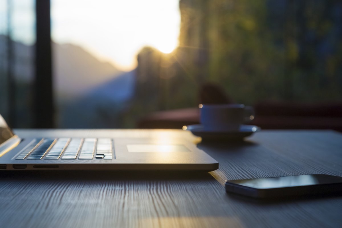 Ноут на столе