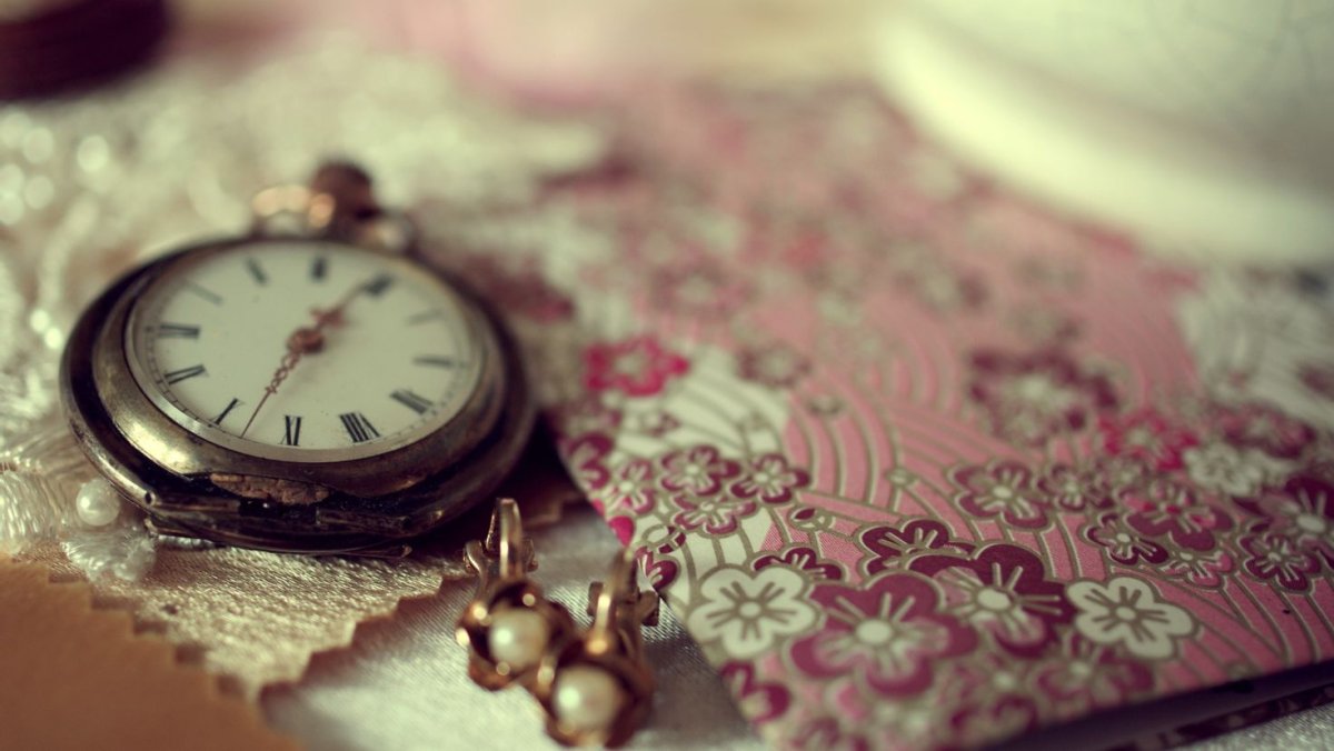 Обои с часами