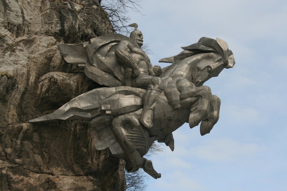 Памятник Иссе Плиеву Северной Осетии