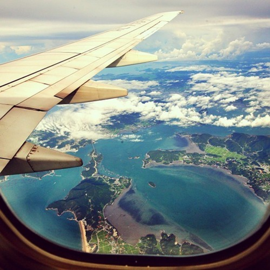Plane holiday. Самолет на Бали. Красивый вид с самолета. Вид из окна самолета. Красивый вид из окна самолета.