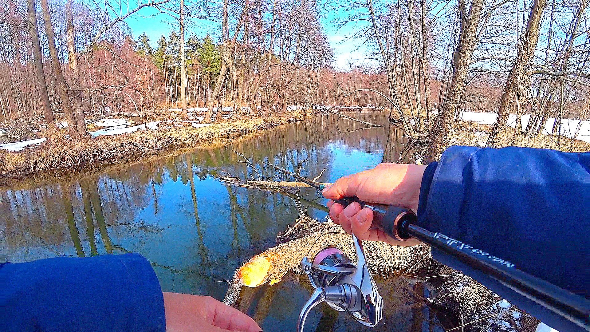 Видео рыбалка весной. Спиннинговая ловля. Рыбалка на реке. Рыбалка весной.