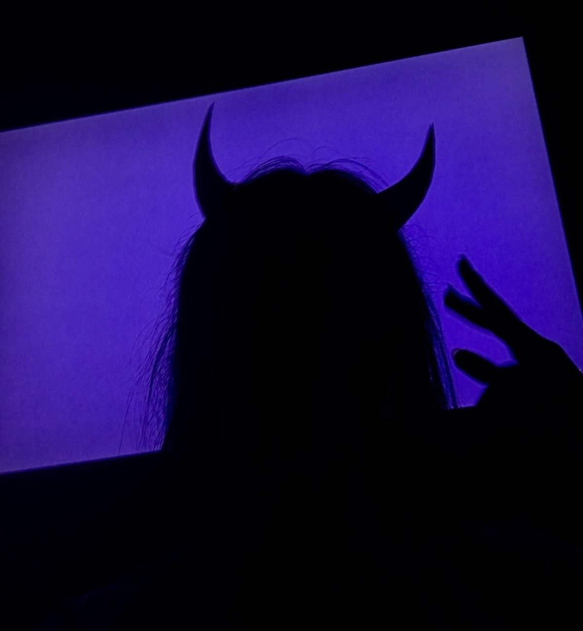 Рожки дьявола неон