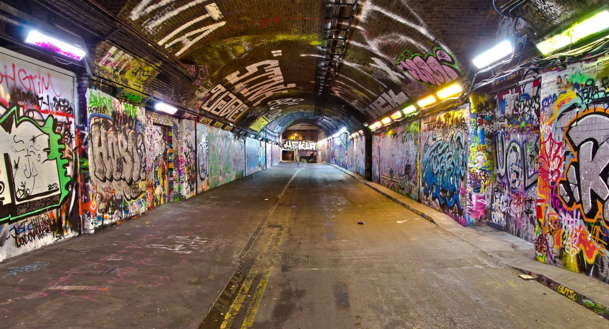 Сыромятническая туннель граффити