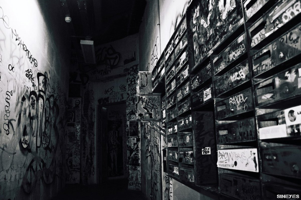 Темный подъезд