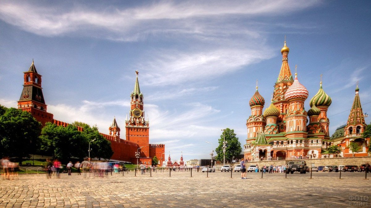 Собор Василия Блаженного на фоне Кремля