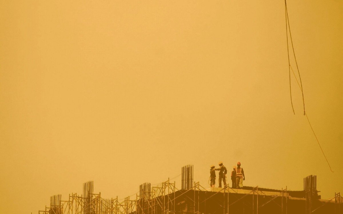 Красный строительный фон