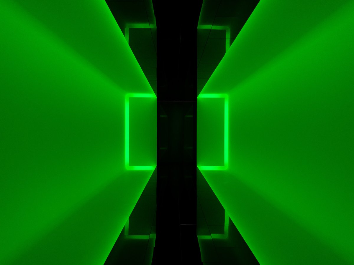 Неоновый зелёный квадрат