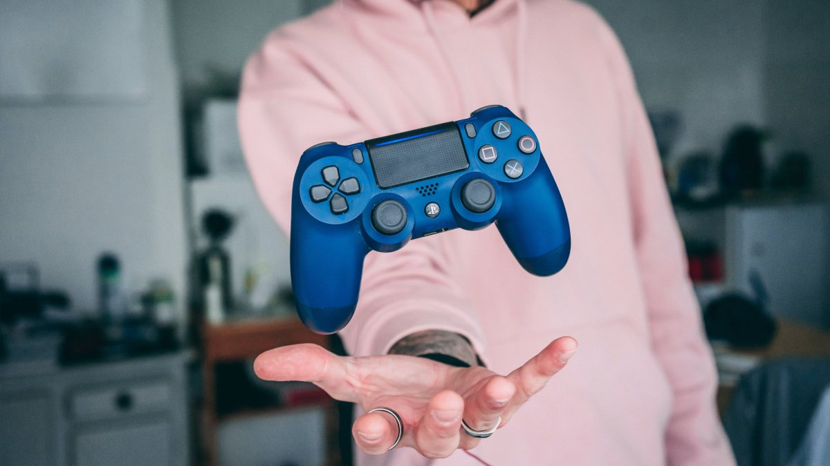 Геймпад в руках
