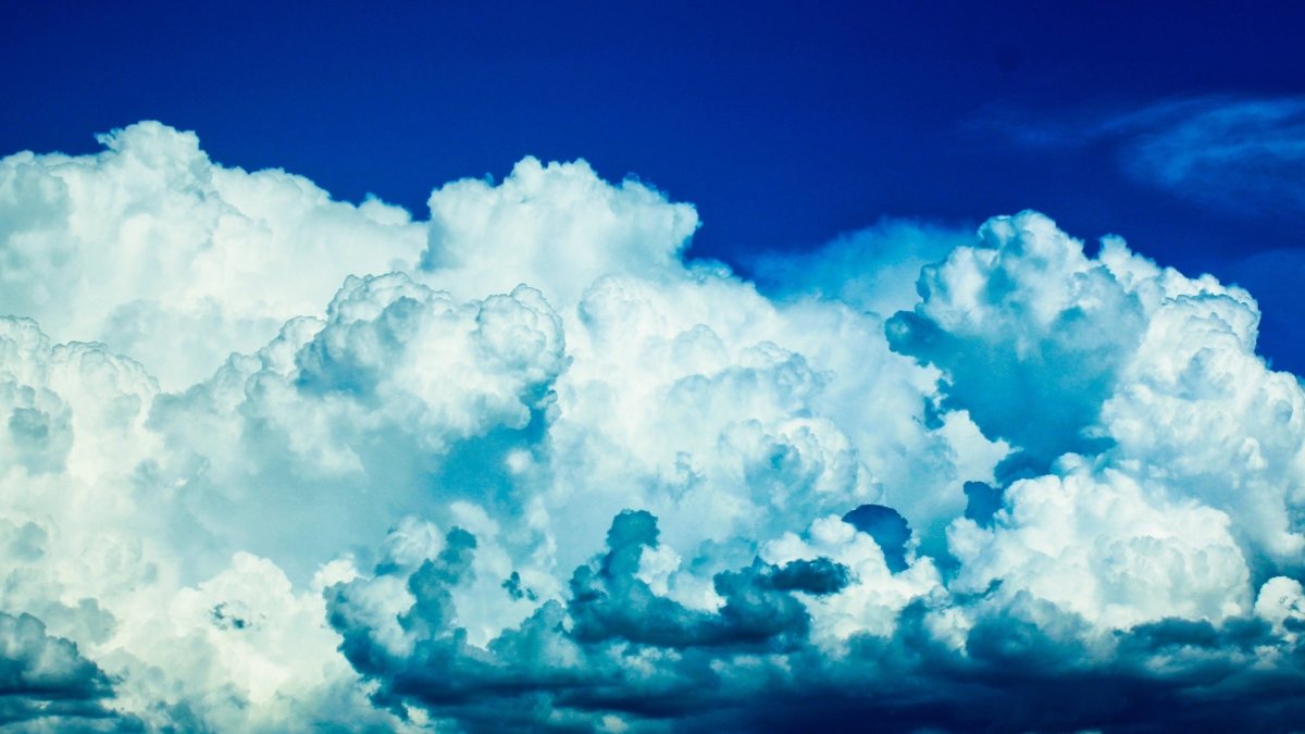 Голубое небо с облаками