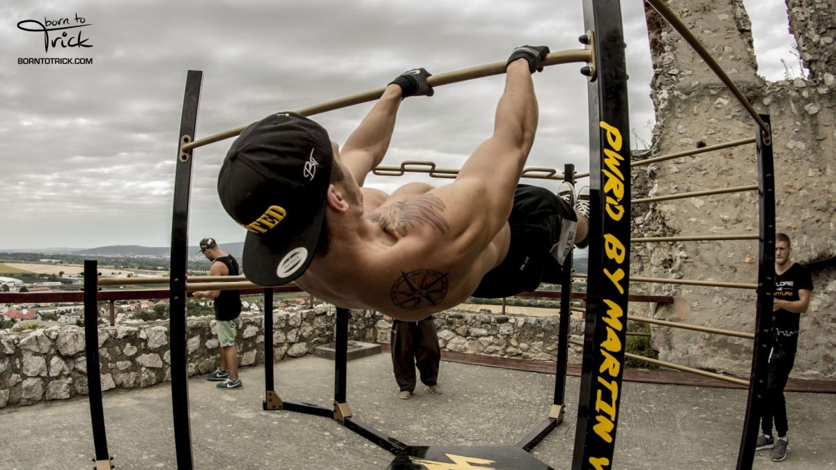 Дэниел Лайзанс воркаут