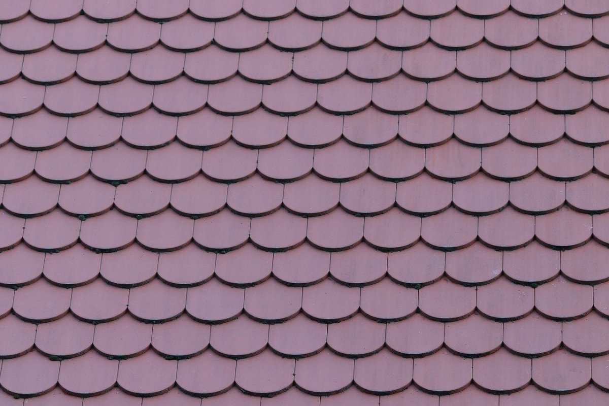 Домик с черепицей