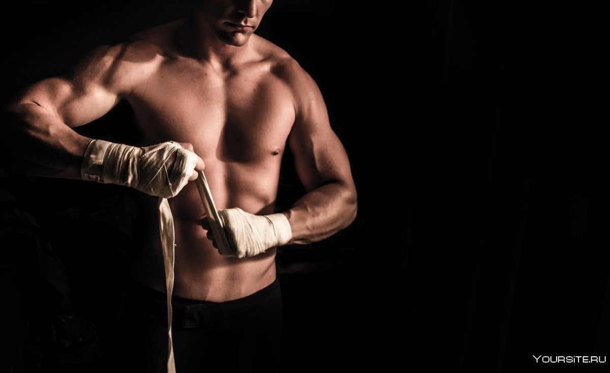 Бойцы на темном фоне