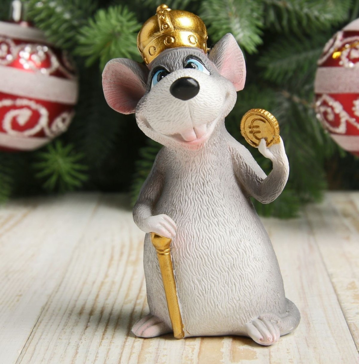 Статуэтка мыши с короной