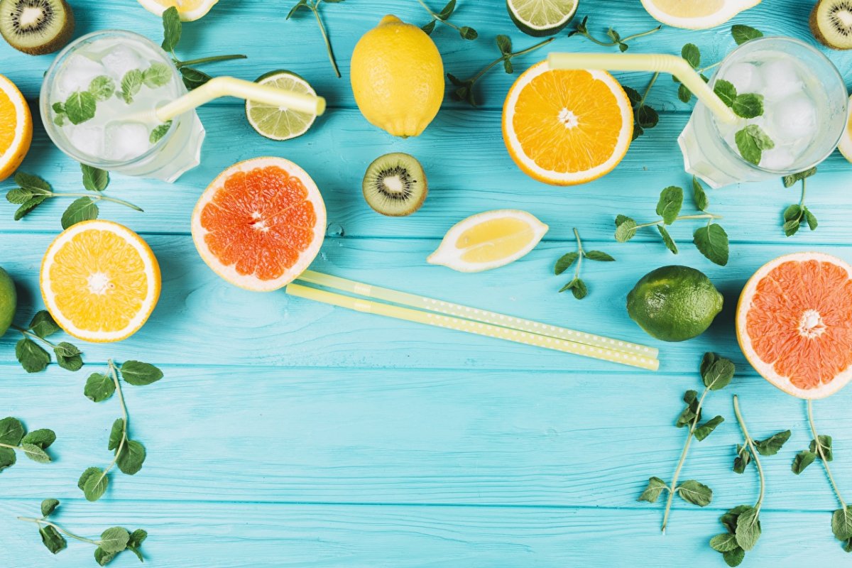 Еда на голубом фоне