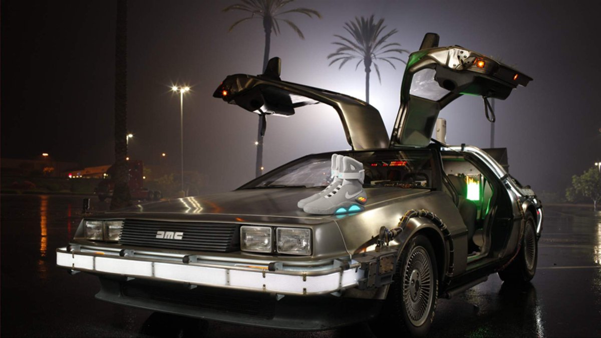 Марти Макфлай и Делориан