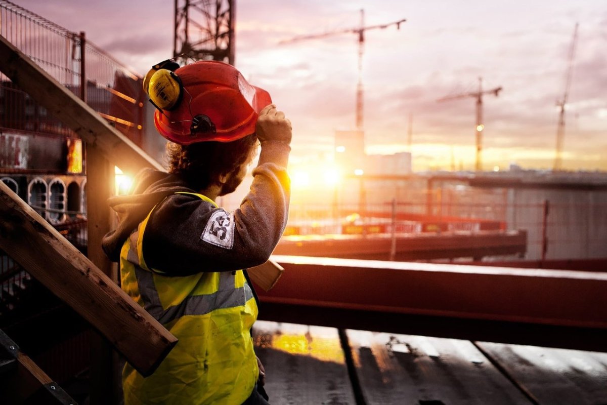 Рабочие на стройке