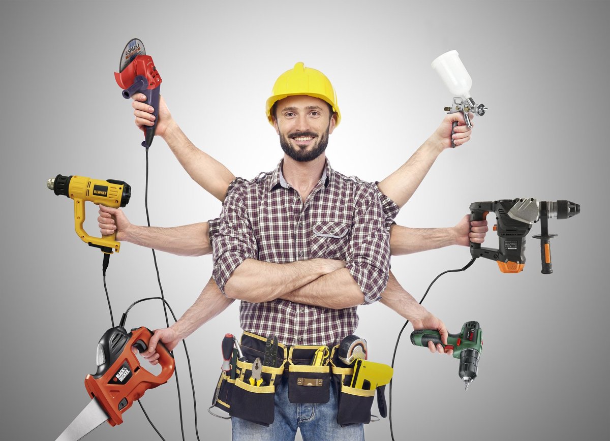 Человек с инструментом