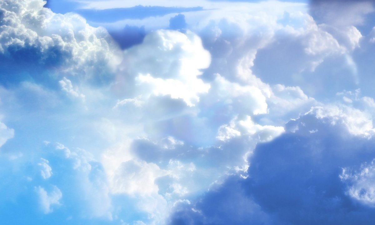Синий фон с облаками