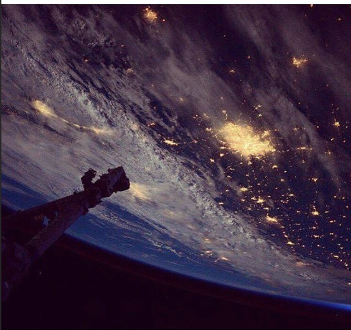 Путешествовать по космосу. Утро в космосе. Космический пейзаж фото. Фото земли из космоса. Фотографии космоса реальные.