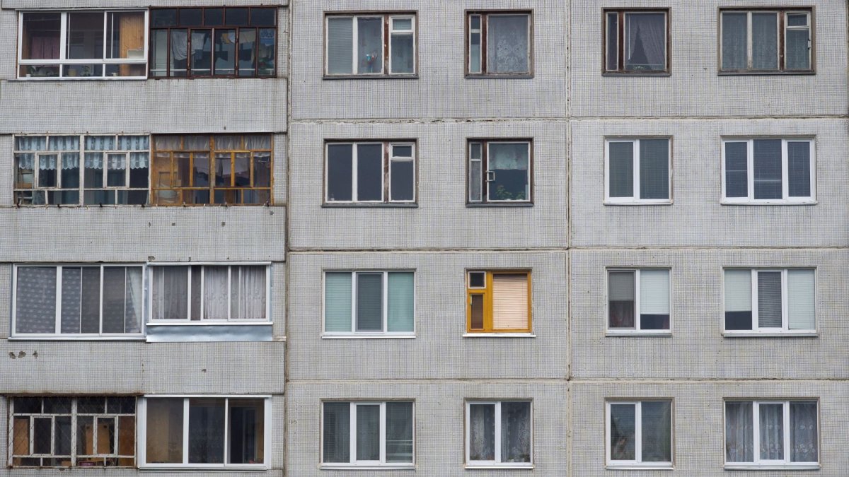 Окно панельного дома