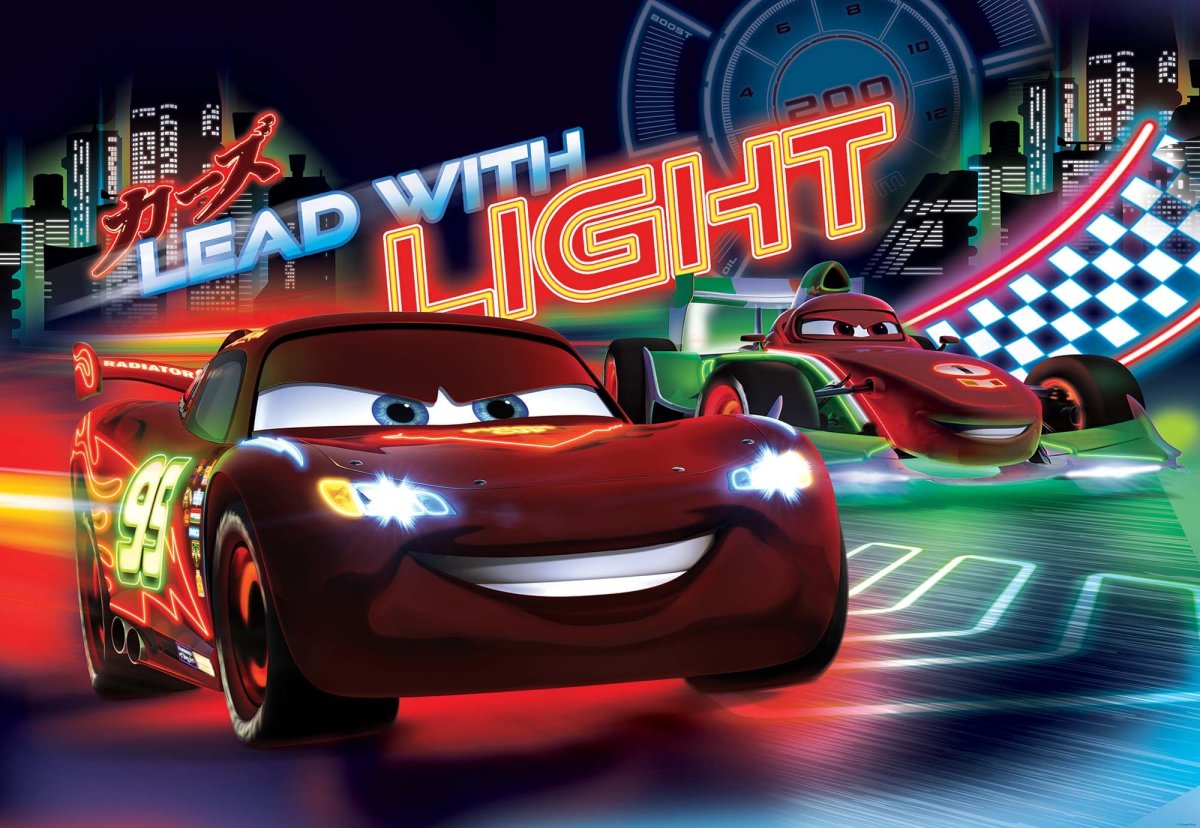 Молния Маквин на черном фоне