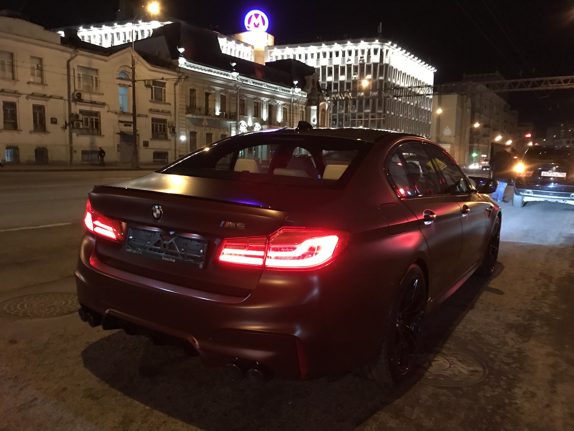 М5 ночью. BMW m5 Москва. BMW m5 f10 ночью. BMW m5 f90 ночью. Ночная BMW f90.