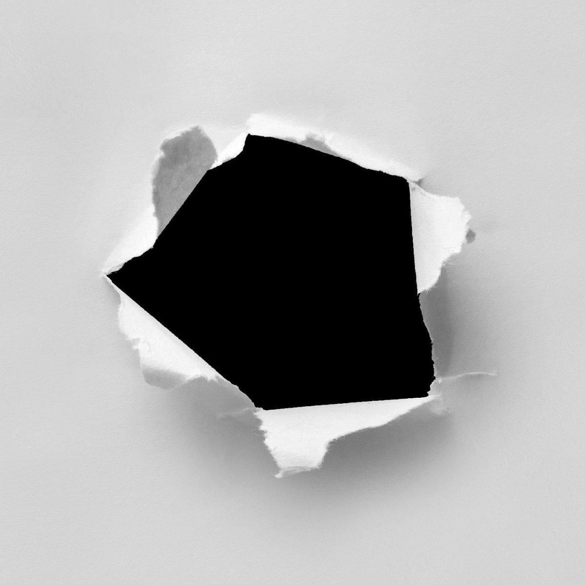 Отверстие в бумаге