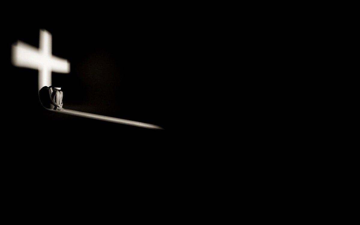 Крест на черном фоне