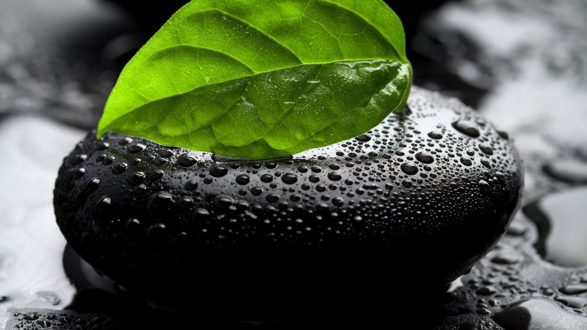 Камень капли черный