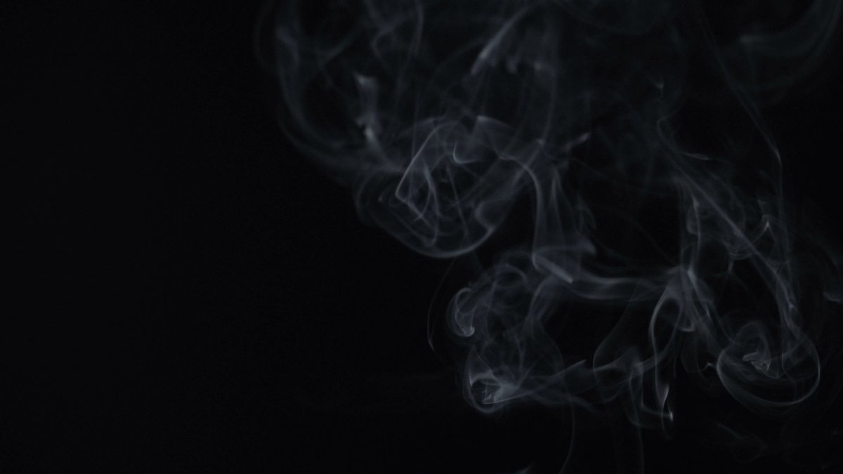 Фото дыма на черном фоне