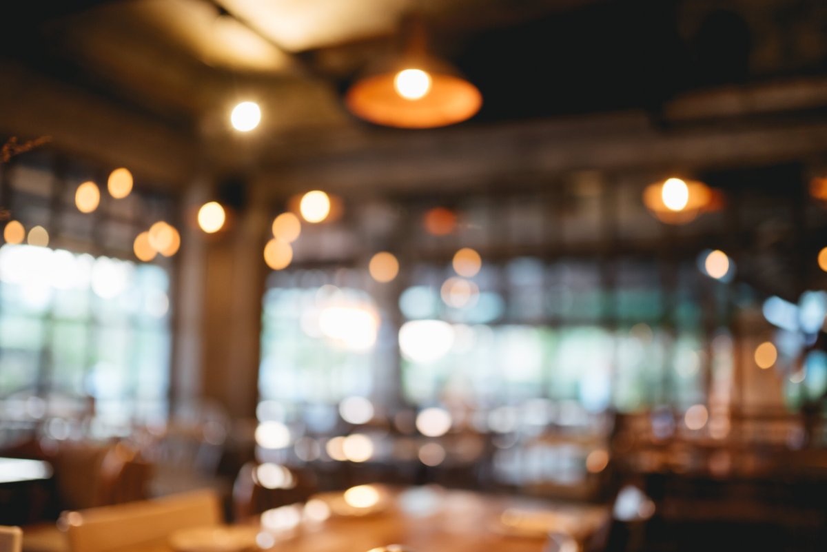 Размытый пейзаж кафе на задний фон