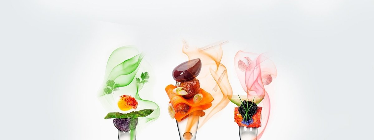 Молекулярная кухня на белом фоне блюда