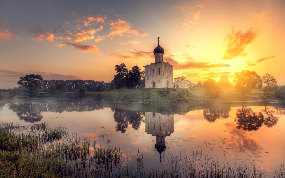 Храм Покрова на Нерли рассвет