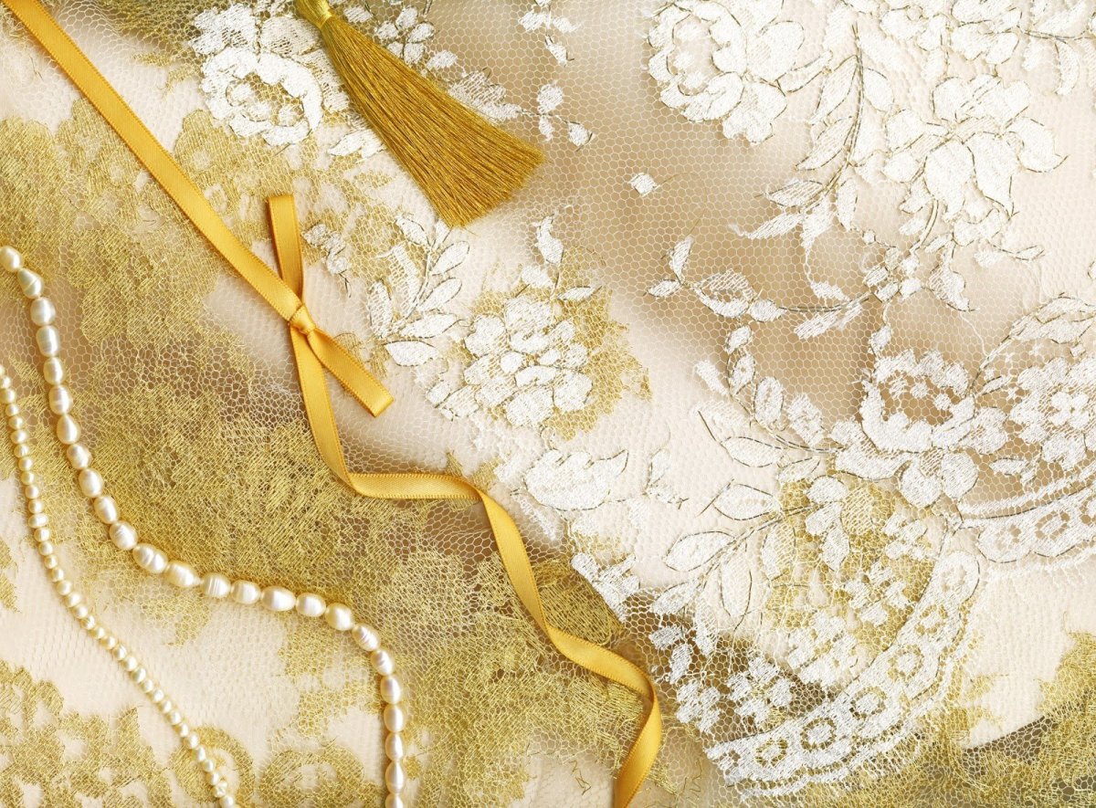 Свадебный фон в золотых оттенках