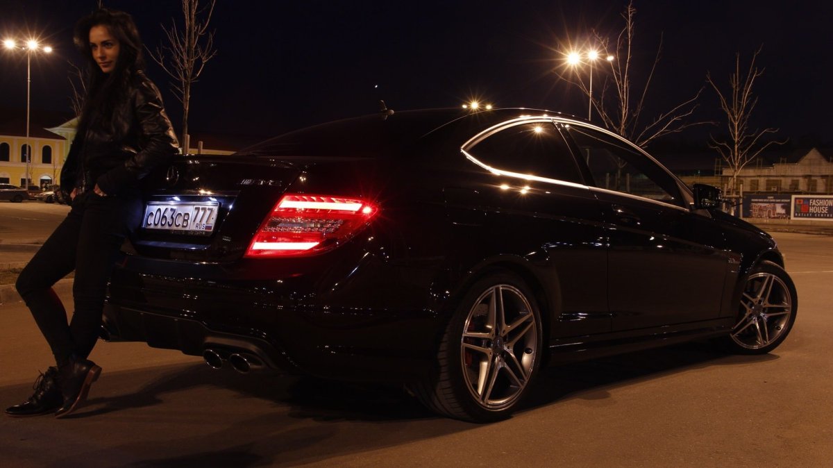 Mercedes Benz CLS 63 AMG ночью Москва